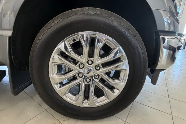 2024 Ford F-150  Lariat Dual Cab Image 11