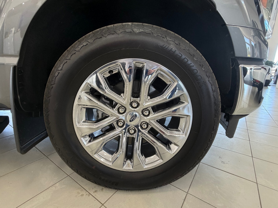 2024 Ford F-150  Lariat Dual Cab Image 11