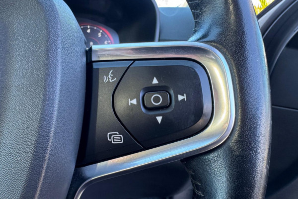 2020 Volvo XC40 XZ T4 Momentum SUV Image 24