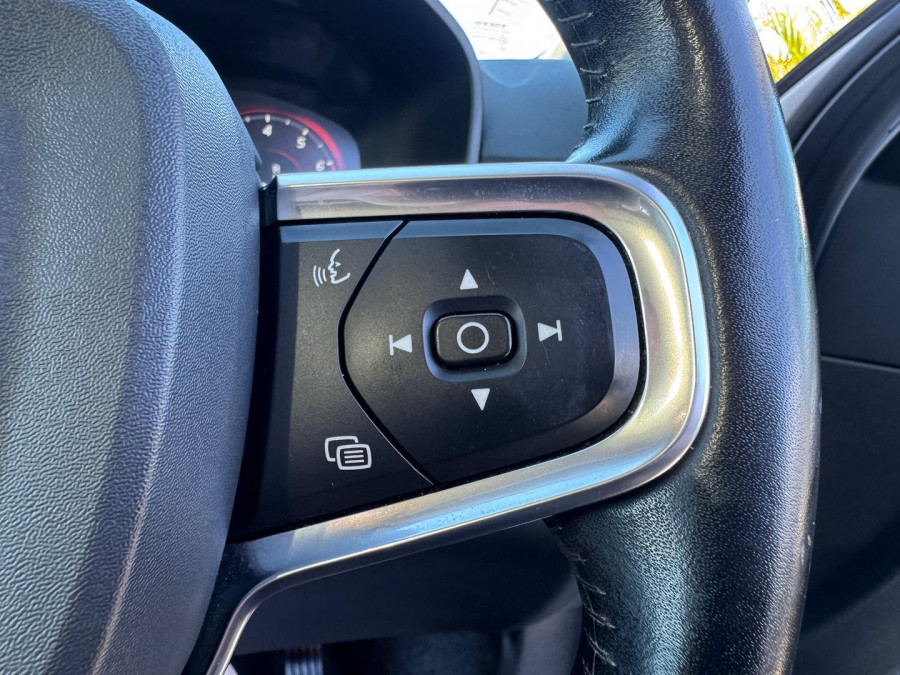 2020 Volvo XC40 XZ T4 Momentum SUV Image 24