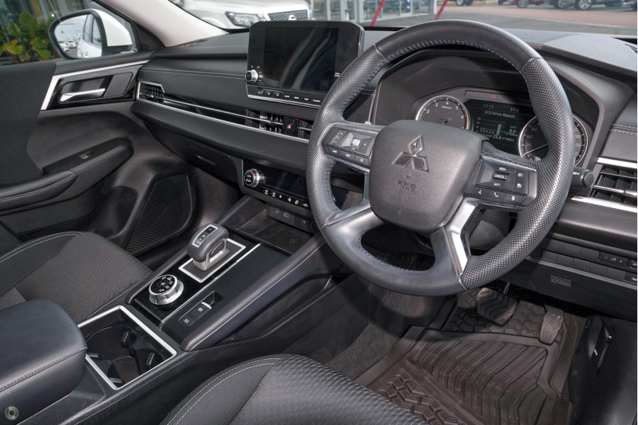 2024 Mitsubishi Outlander ZM LS SUV Image 6