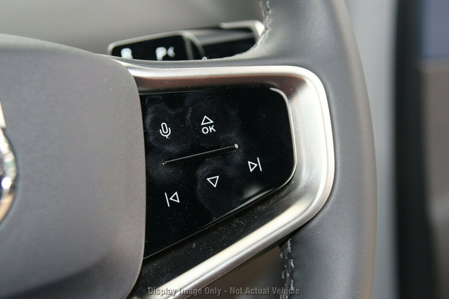 2025 Volvo EX30  Twin Motor Performance Ultra SUV Image 15