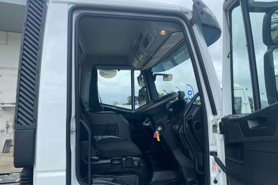 2022 Iveco Eurocargo Cab chassis Image 6