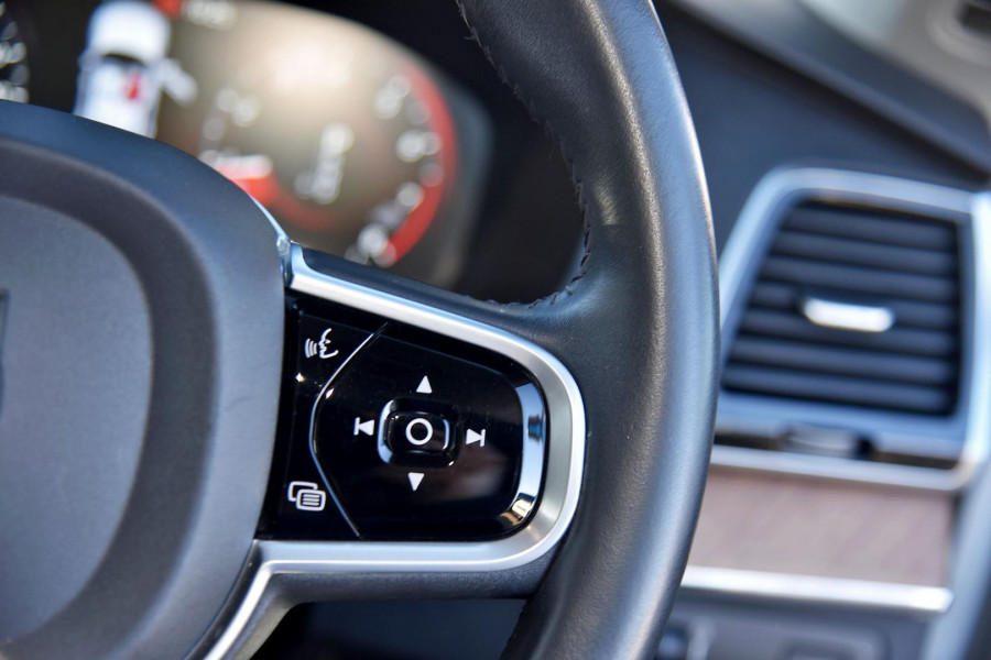 2021 Volvo XC90 L Series T6 Momentum SUV Image 17