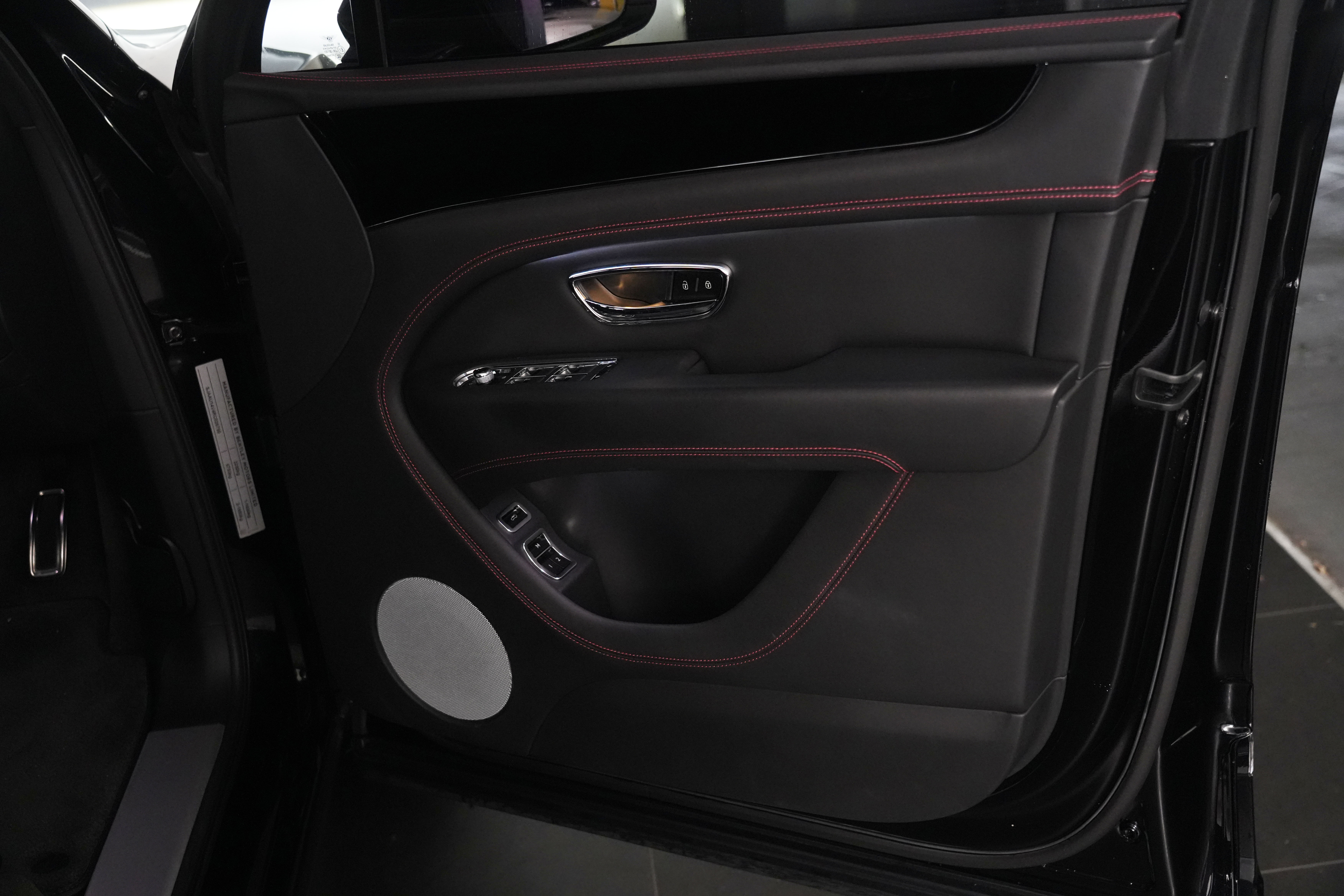 2024 Bentley Bentayga V8 SUV Image 36