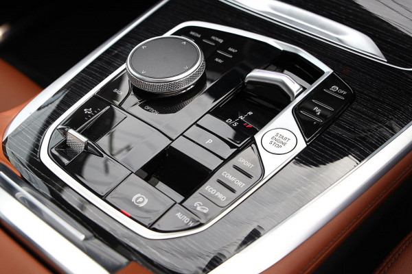 2026 BMW X7 G07 LCI xDrive40d M Sport SUV image 16