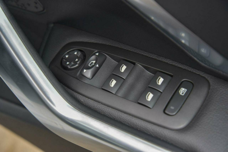 2017 MY18 Peugeot 208 A9 MY18 Allure Hatch Image 7