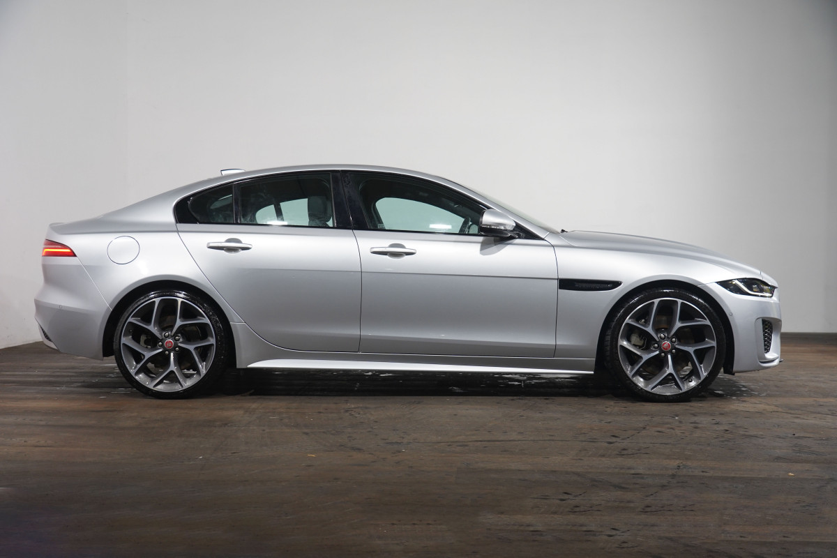 2019 Jaguar Xe P300 R-Dynamic Se (221kw) Sedan Image 3