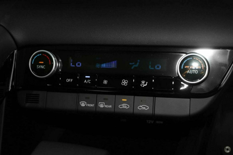 2024 MY25 Hyundai i30 CN7.V2 Hybrid Sedan Image 15