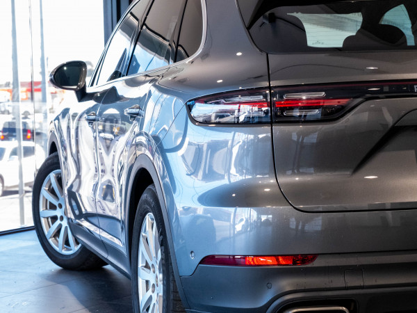 2022 MY23 Porsche Cayenne SUV image 6
