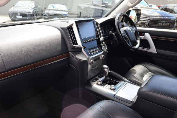 2020 Toyota LandCruiser VDJ200R VX SUV Image 7