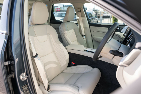 2025 MY26 Volvo XC60 UZ Ultra B5 Dark SUV Image 15