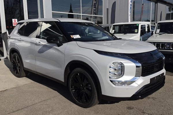 2026 Mitsubishi Outlander ZM Black Edition SUV Image 4