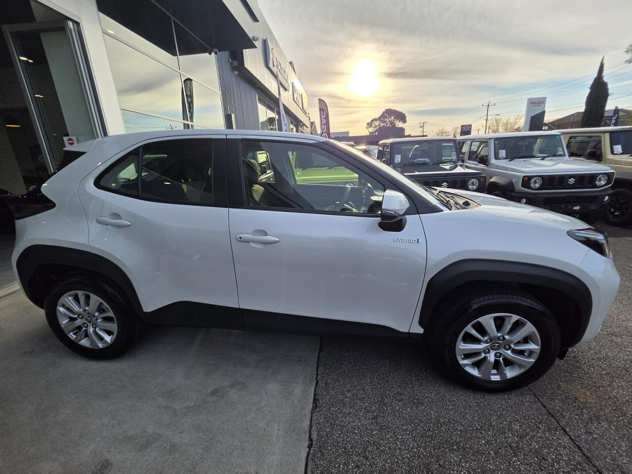 2023 Toyota Yaris Cross MXPB10R GX SUV Image 4