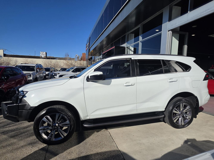 2023 Isuzu MU-X RJ LS-T SUV Image 3