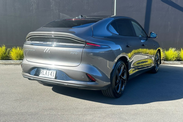 2025 MG IM6 S12L Performance SUV Image 3