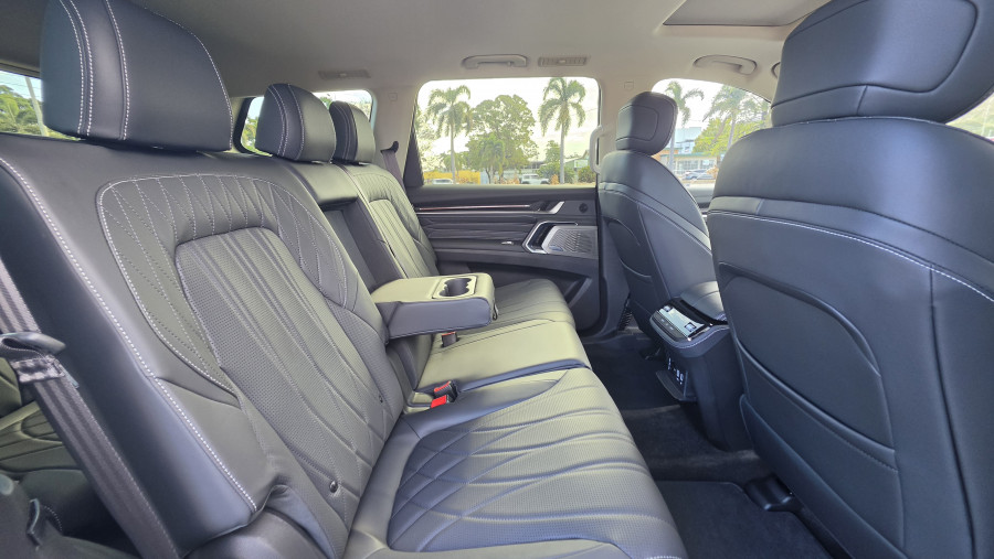 2026 MY25 LDV D90 SV9A Executive SUV Image 17
