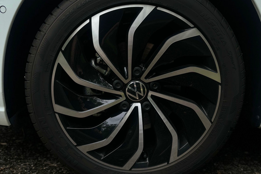 2024 Volkswagen Golf 8 110TSI Life Hatch Image 9