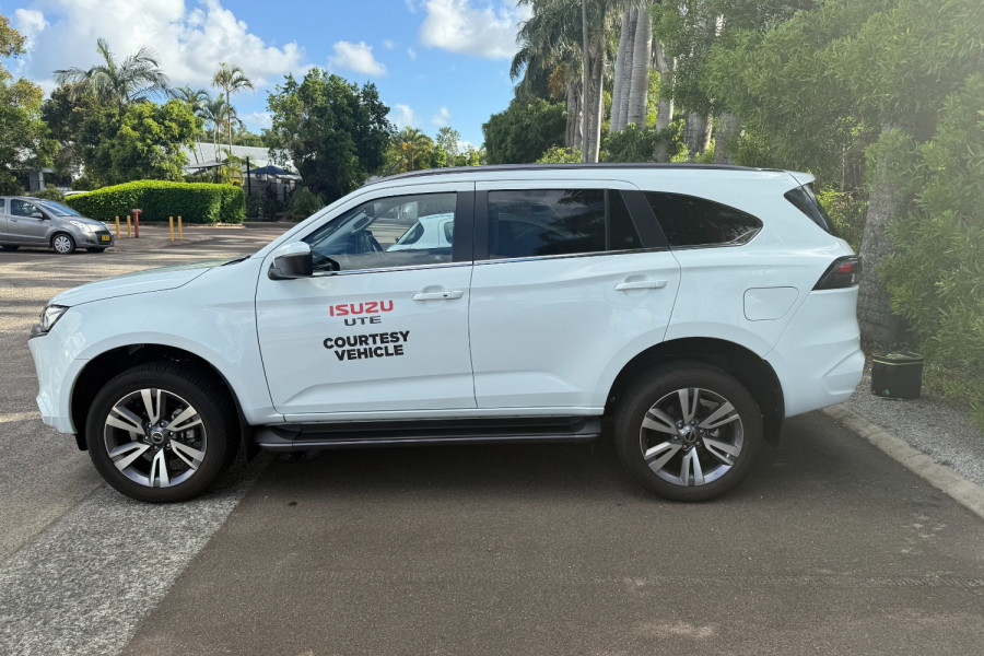 2024 Isuzu MU-X RJ LS-T SUV Image 8