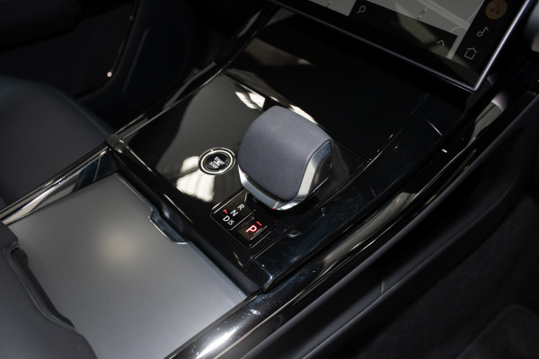 2025 Land Rover Range Rover Sport L461 P400 Dynamic SE SUV Image 17