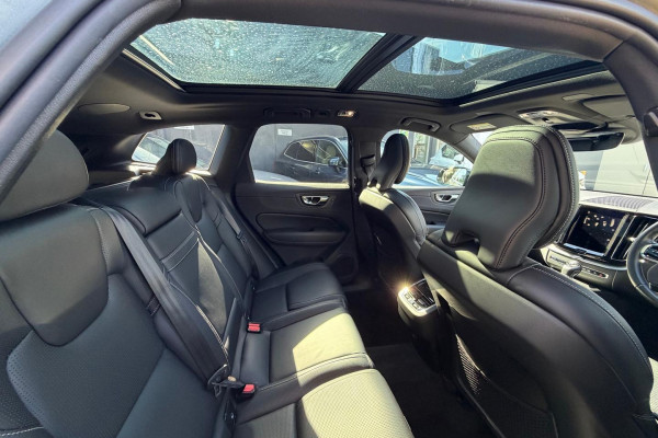 2020 Volvo XC60 UZ T6 R-Design SUV Image 13