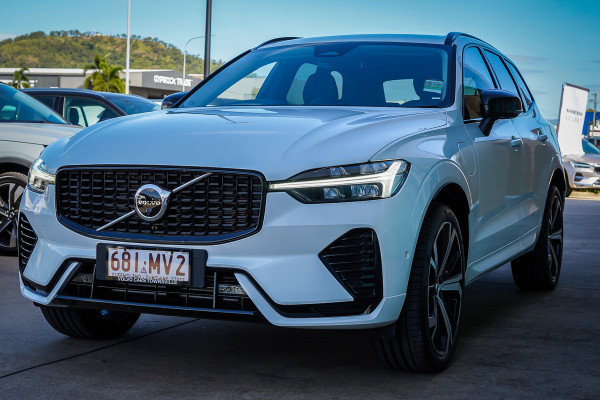 2025 Volvo XC60 Ultra T8 Plug-In Hybrid SUV Image 2