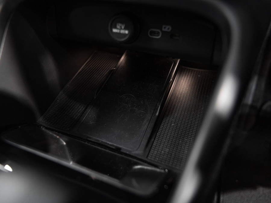 2025 Volvo XC40 XZ Ultra B4 Dark SUV Image 15