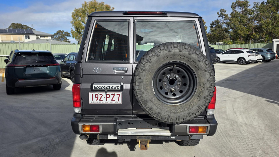 2022 Toyota LandCruiser VDJ76R WorkMate SUV Image 4