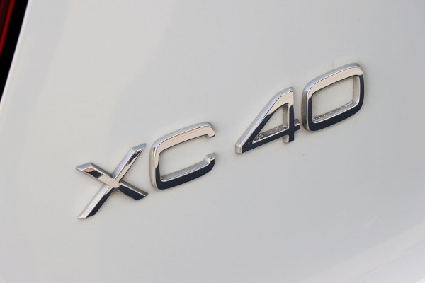 2020 Volvo XC40  T4 Inscription SUV Image 5
