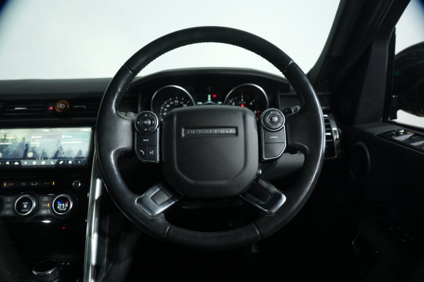 2017 Land Rover Discovery Series 5 HSE SUV image 14