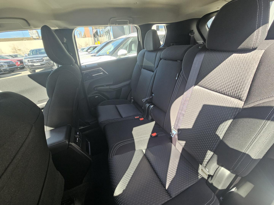 2025 Mitsubishi Outlander ZM ES SUV Image 8