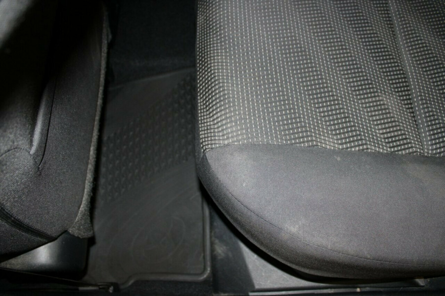 2016 Toyota Corolla ZWE186R Hybrid Hatch Image 19