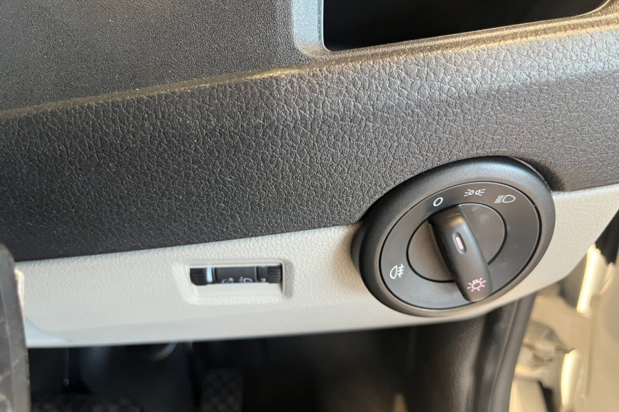 2018 Volkswagen Transporter T6 LWB Van Normal Roof Van Image 13