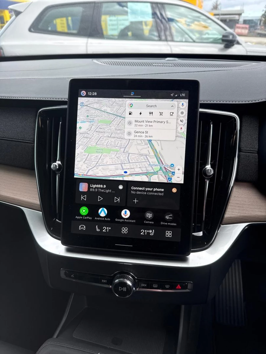2025 Volvo XC90 L Series Ultra T8 Plug-In Hybrid SUV Image 10