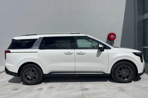 2026 Kia Carnival KA4 PE GT-Line HEV People Mover Image 3