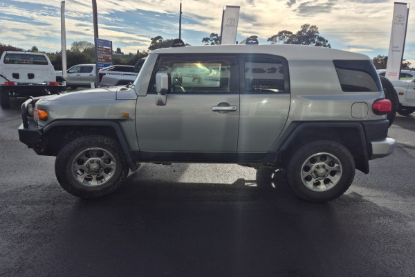 2012 MY13 Toyota FJ Cruiser GSJ15R  SUV Image 8