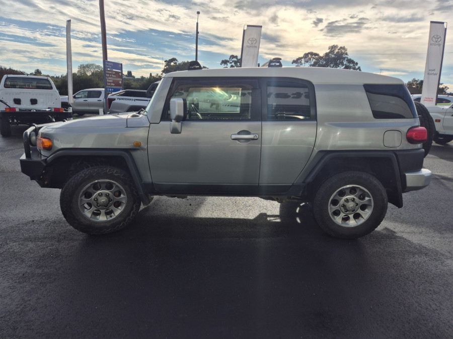 2012 MY13 Toyota FJ Cruiser GSJ15R  SUV Image 8