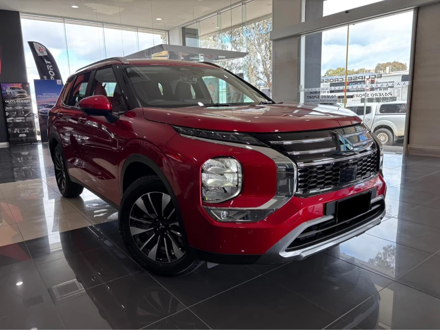 2025 Mitsubishi Outlander ZM LS SUV Image 1