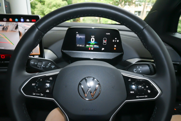 2025 Volkswagen ID. 5 E2 Pro SUV image 11