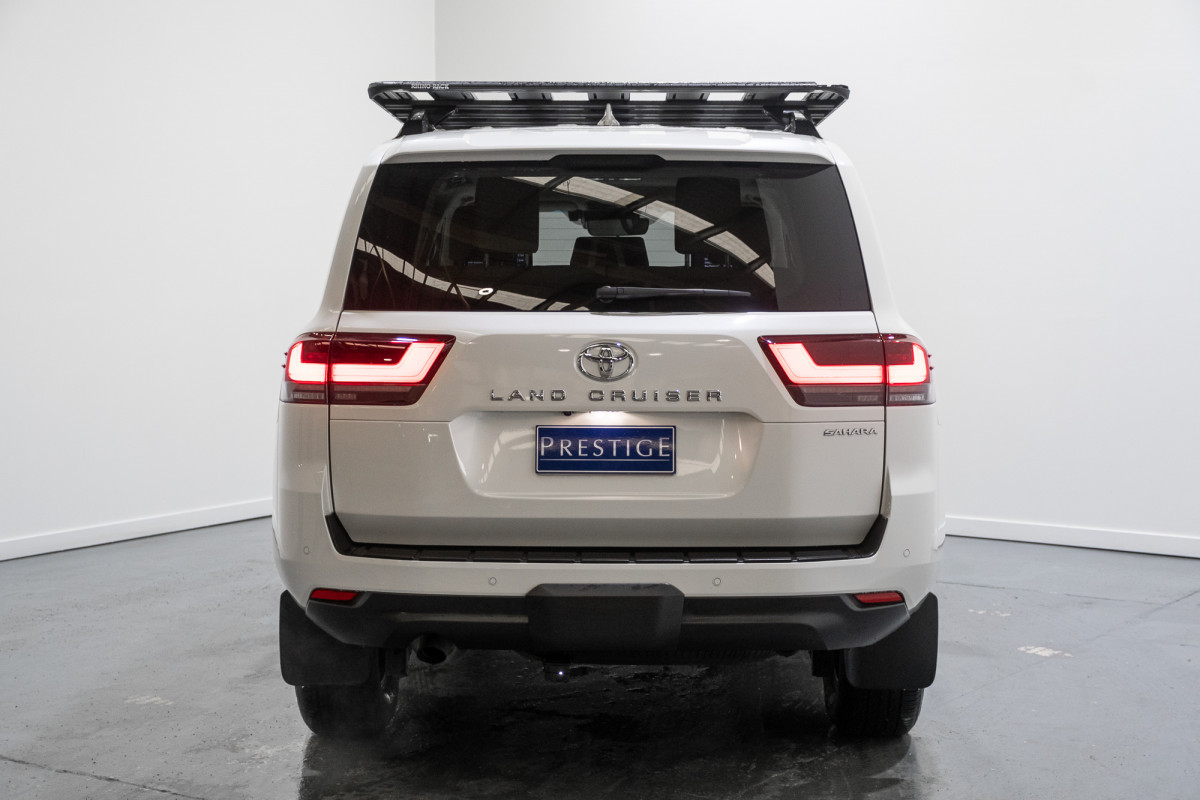2023 Toyota LandCruiser Sahara SUV