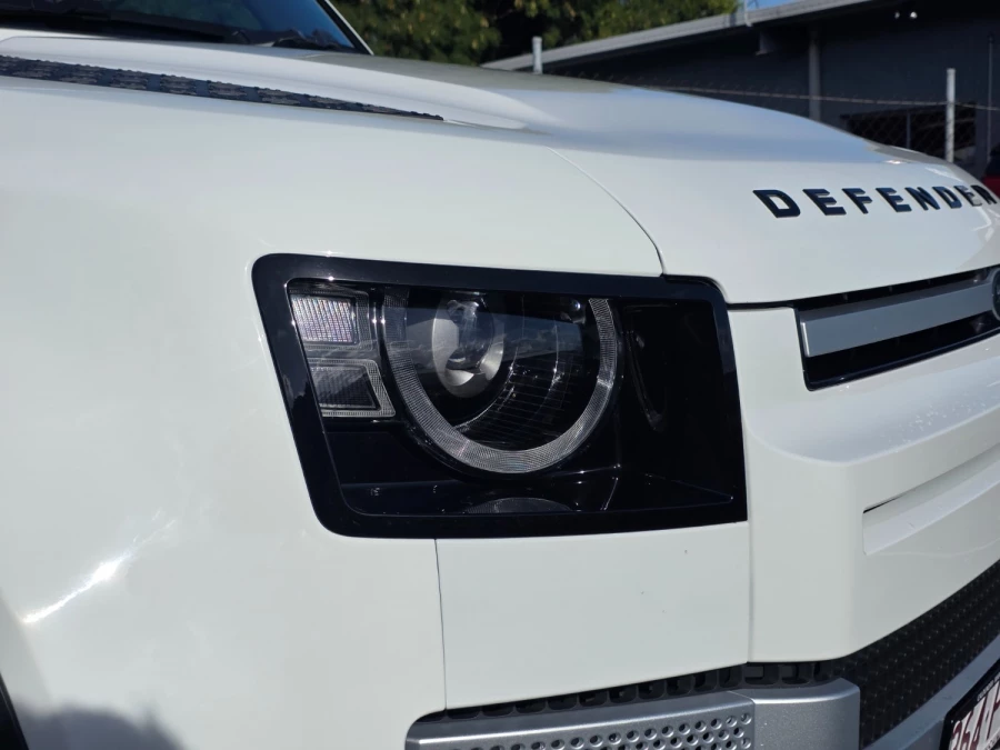2020 MY21 Land Rover Defender L663 110 D300 SE SUV Image 14