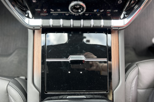 2025 Holden Yukon Denali Wagon Image 16