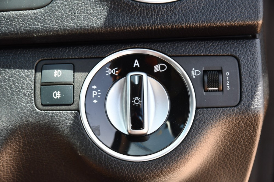 2011 Mercedes-Benz C-class W204 MY11 C200 BlueEFFICIENCY Sedan Image 17