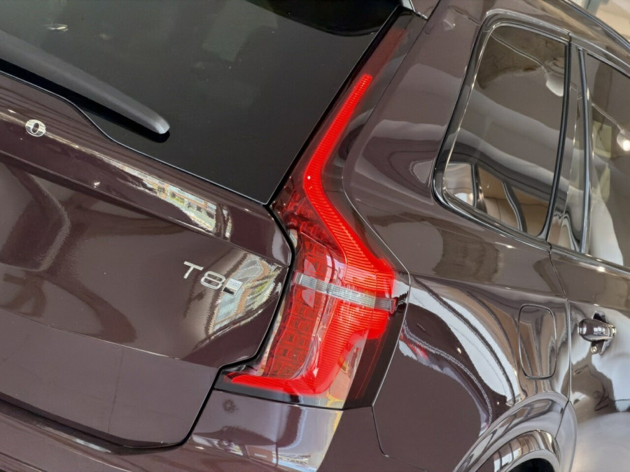 2026 Volvo XC90 L Series Ultra T8 Plug-in Hybrid Dark SUV Image 9