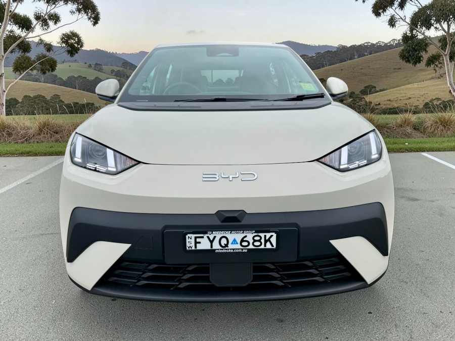 2025 BYD ATTO 1  Essential Hatch Image 3