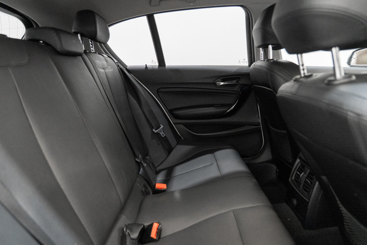 2016 BMW 1 20i Sport Line Hatch Image 3