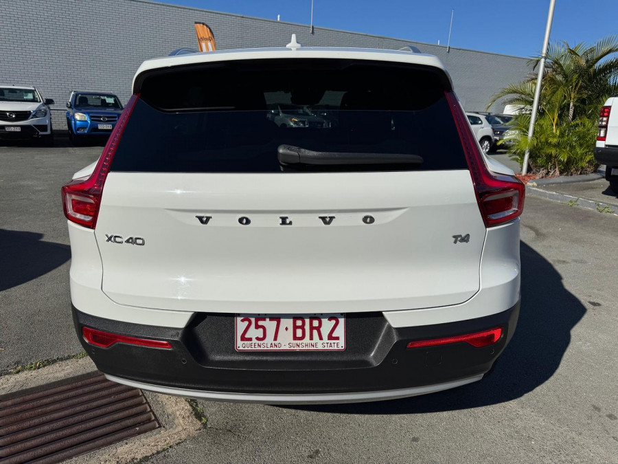 2020 Volvo XC40 XZ T4 Momentum SUV Image 8