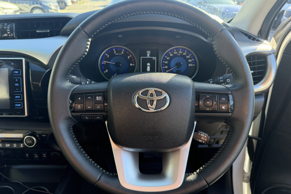2017 Toyota HiLux  SR5 Double Cab Pick Up Image 16