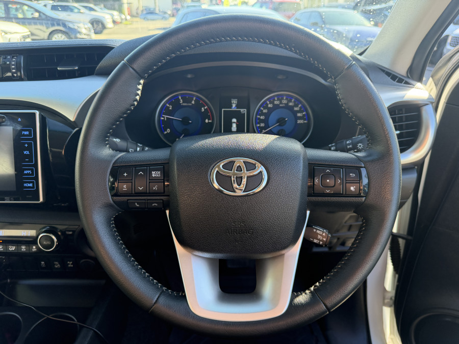 2017 Toyota HiLux  SR5 Double Cab Pick Up Image 16
