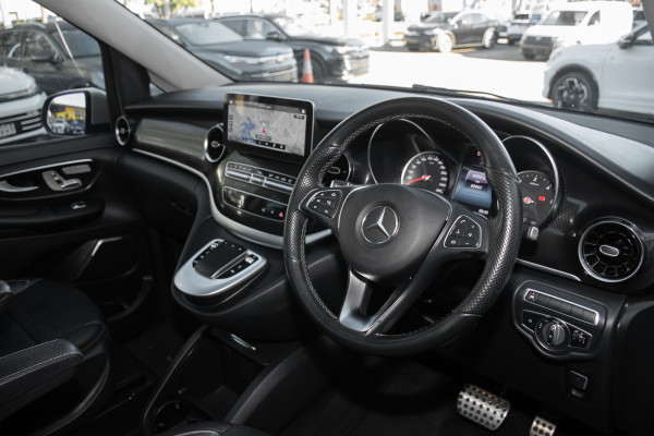 2021 Mercedes-Benz V-Class 447 V220 d People Mover image 6